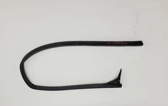 Peugeot Partner Front door rubber seal 9817683180