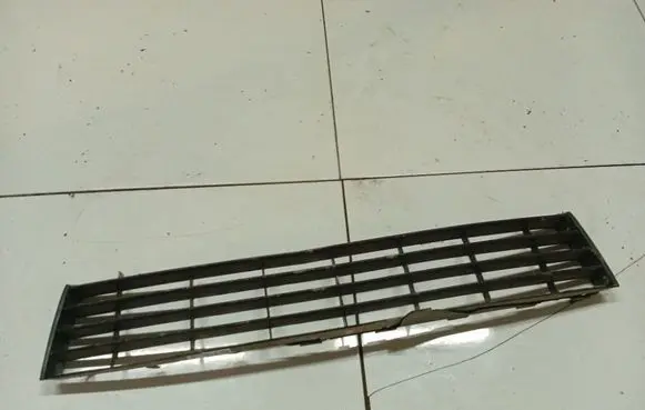 Volkswagen Golf V Front bumper lower grill 0706201