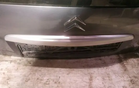 Citroen C3 Trunk door license plate light bar 