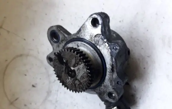 Nissan Terrano Vacuum pump