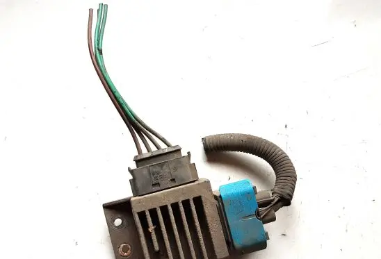Nissan Navara D23 Glow plug pre-heat relay 1355163 1355164