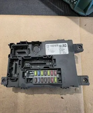 Opel Corsa D Fuse module 13321078