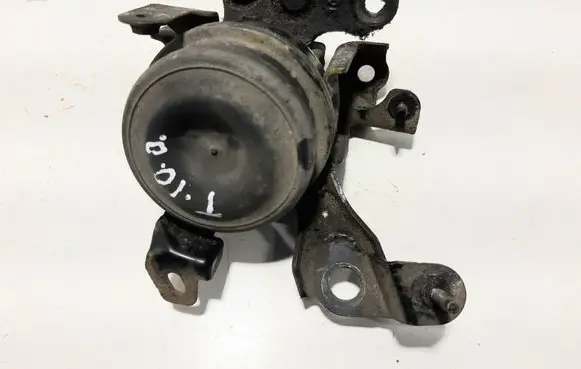 Toyota Corolla Verso E121 Engine mount bracket