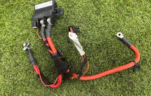 Mercedes-Benz B W246 W242 Charging relay A0009822023