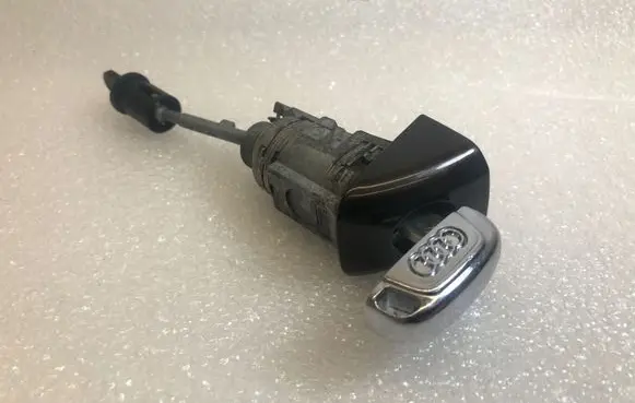 Audi A5 Sportback 8TA Front door check strap stopper 8T8837167
