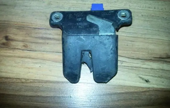 Audi A6 S6 C5 4B Tailgate/trunk/boot lock/catch/latch 4b5827505d
