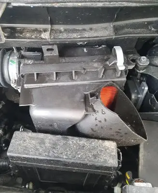 Nissan Juke I F15 Fuse box cover 