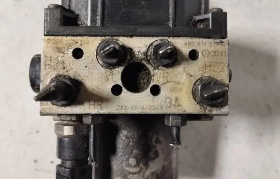 Volkswagen PASSAT B5.5 ABS Pump ESP0124C 0265950055