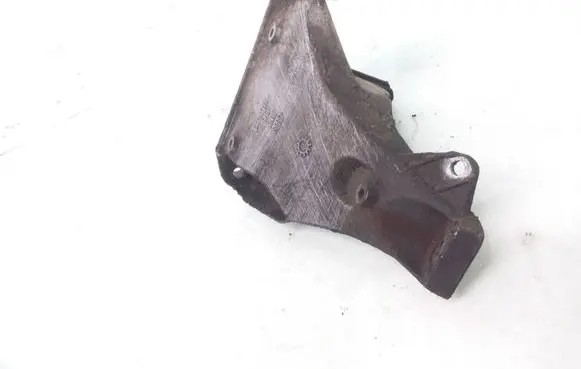 Volkswagen PASSAT B5 Engine mounting bracket 8D0199308AB