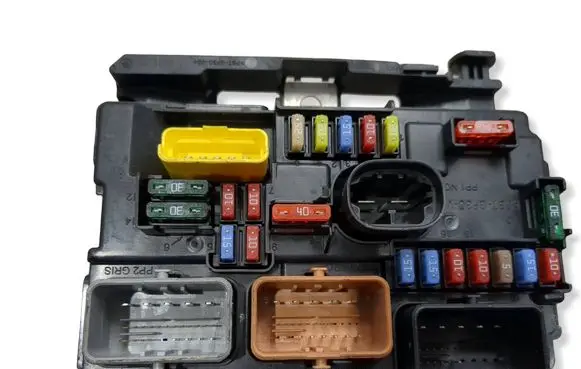 Peugeot 207 Fuse box set 9667199580