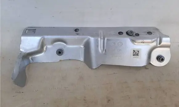 BMW 1 F40 Exhaust heat shield 8489630 5B3A033 11658489630