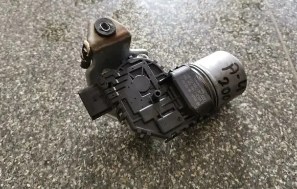 Audi A4 S4 B6 8E 8H Wiper motor 0390241509 8E1955119