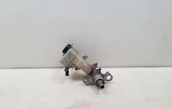 Master brake cylinder