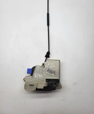 Volkswagen Polo Front door lock 3B1837015AM