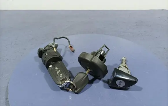 Peugeot 308 Ignition lock 9663123380