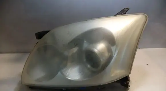 Toyota Avensis T250 Headlight/headlamp 05-43