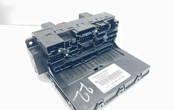 Mercedes-Benz C W203 Fuse box set 2035453001