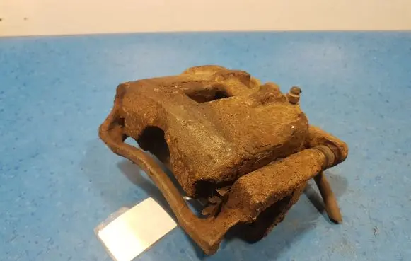 Honda Civic IX Front brake caliper