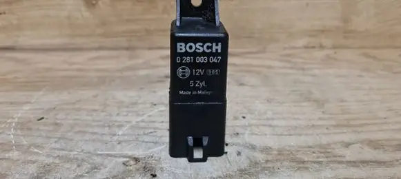 Volvo XC60 Glow plug pre-heat relay 0281003047 30785663