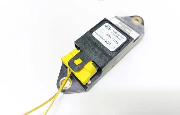 KIA Carens I Airbag deployment crash/impact sensor 0K2FE677F9