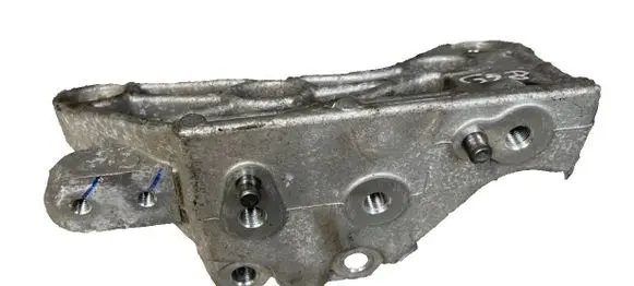 Gearbox mounting bracket