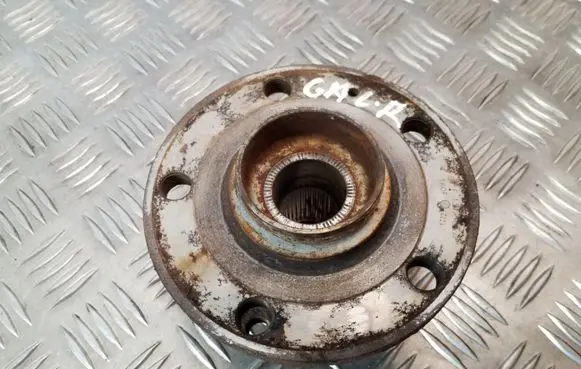Rear wheel hub