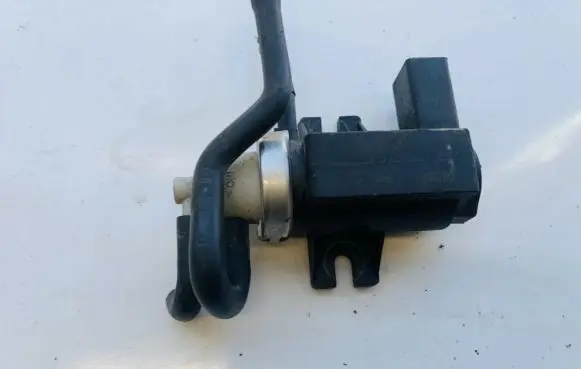 Volkswagen Golf IV Turbo solenoid valve 1J0906627A 72290325