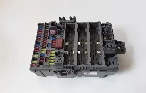 Honda CR-V Fuse module T1EE612