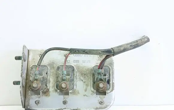 Audi A4 S4 B5 8D Coolant fan relay 8D0959493A R15719946