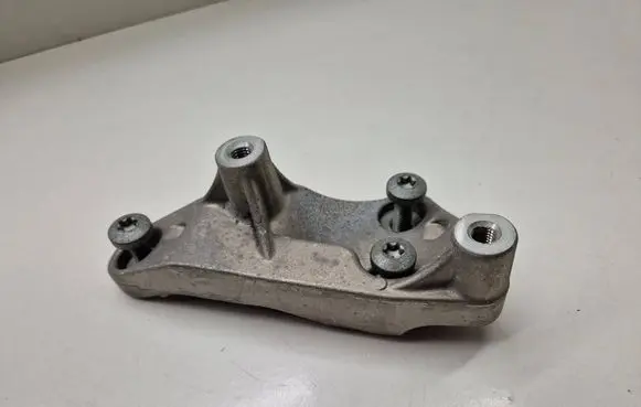 BMW 2 Active Tourer U06 Engine mounting bracket 8513419