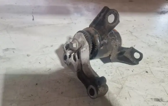 Ford Fiesta Engine mount bracket