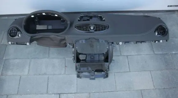 Renault Clio III Dashboard 681004471R