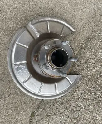 Rear wheel hub