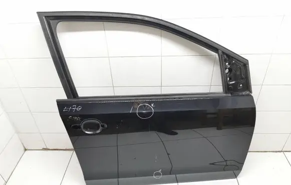 Volkswagen Up Front door