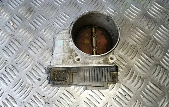 Nissan Primera Throttle valve SERA57601