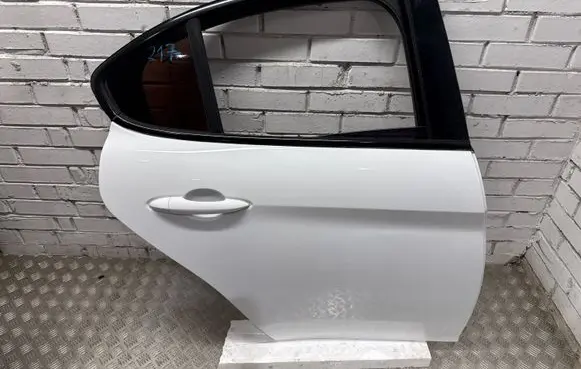 Alfa Romeo Giulia Rear door 