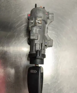 Audi A4 S4 B7 8E 8H Ignition lock 4B0905851M