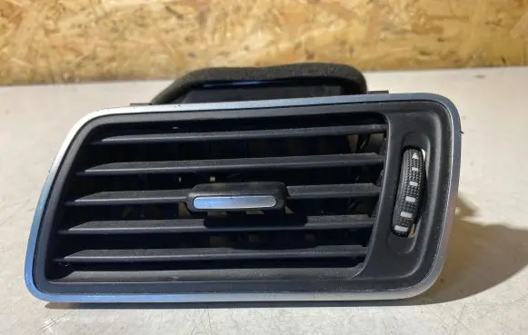 Volkswagen PASSAT B7 Dash center air vent grill 3AC819701A