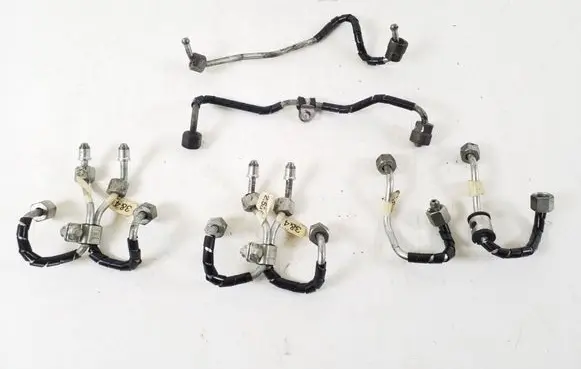 Jaguar XF X250 Fuel injector supply line/pipe 