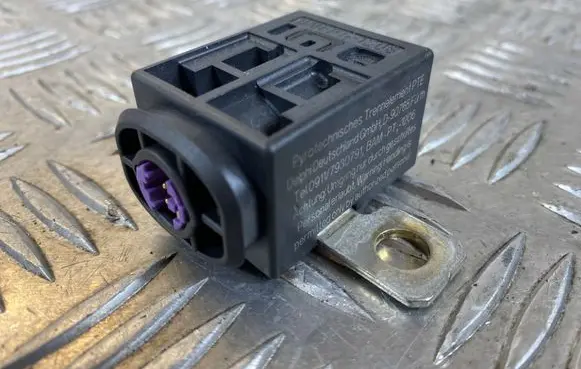 Audi A6 S6 C6 4F Battery relay fuse 4F0915519