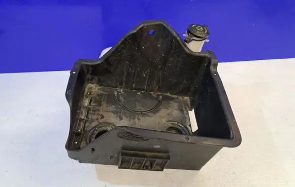 Lincoln Navigator Windscreen/windshield washer pump 7L1417618A