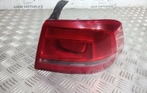 Volkswagen PASSAT B7 Rear/tail lights 3AE945096F