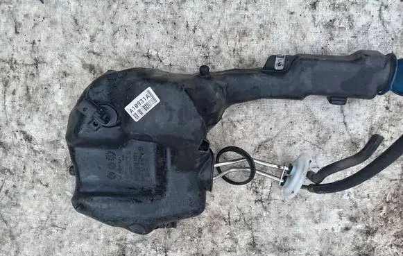 Mercedes-Benz C AMG W204 Windscreen/windshield washer pump A2038690208