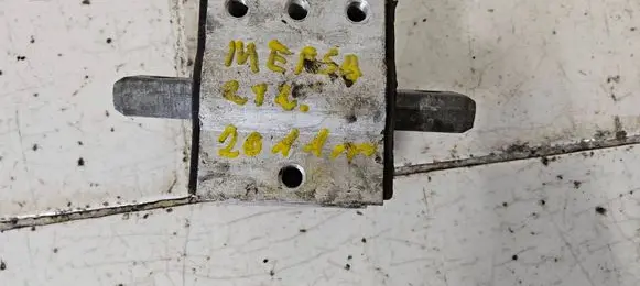 Mercedes-Benz E W212 Gearbox mount A212240