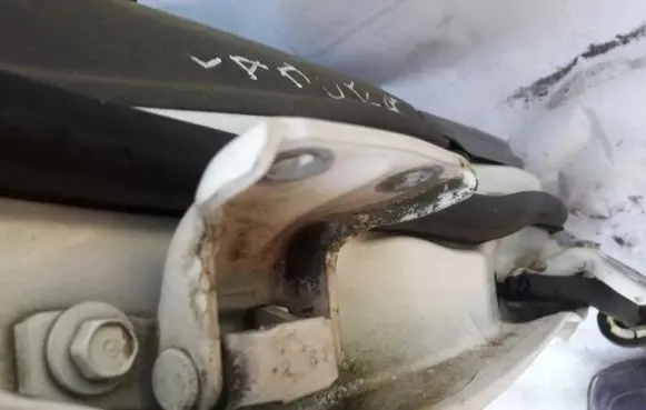 Mitsubishi Lancer Rear door lower hinge