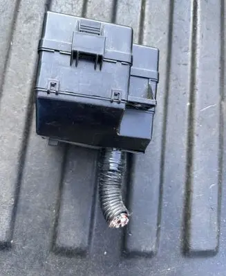 Infiniti FX Relay mounting block 252307995A ACB83221 25230C996B