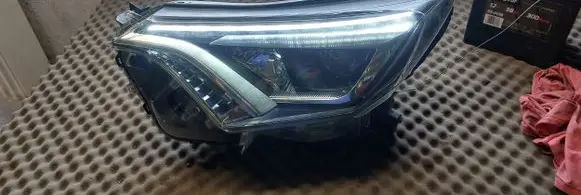 Toyota RAV 4 (XA40) Headlight/headlamp W3049