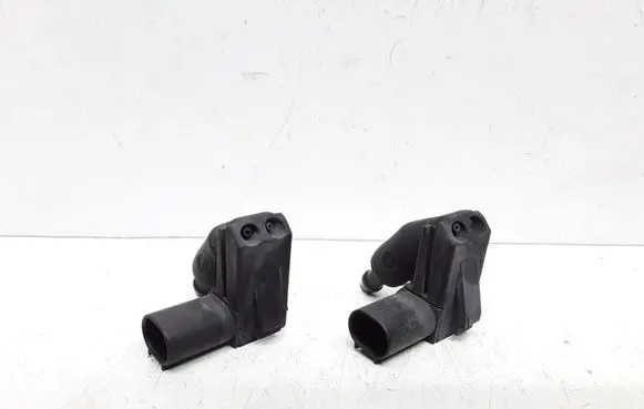 Mercedes-Benz ML W164 Windshield washer spray nozzle A1648600147 A1648600247