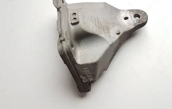 Jaguar XF X250 Engine mounting bracket CX238037AB
