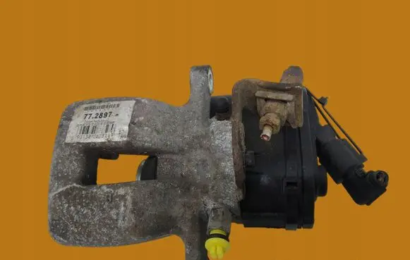Volkswagen PASSAT B6 Front brake caliper
